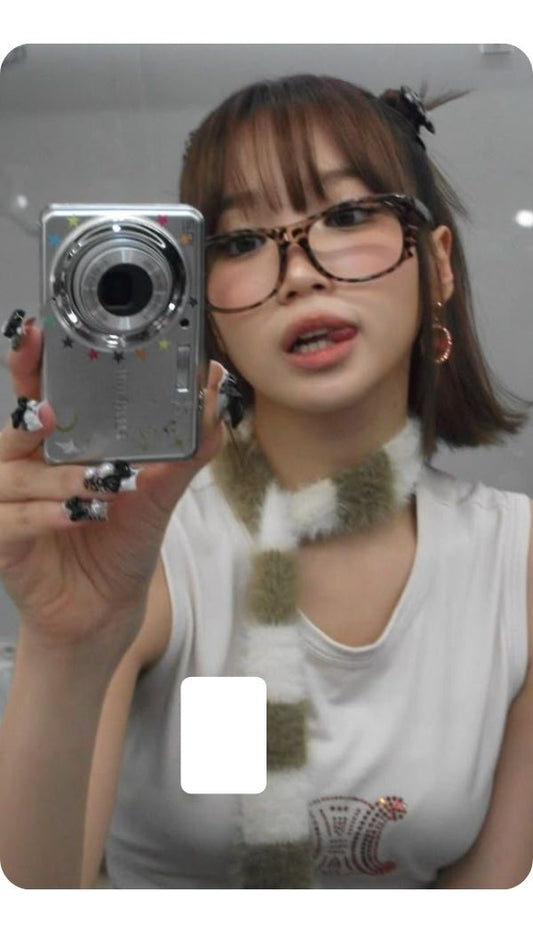 Chaewon-Card Sticker 2