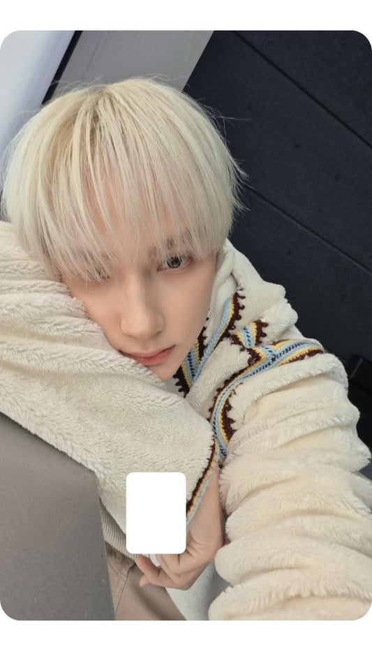 Huening Kai-Card Sticker 2